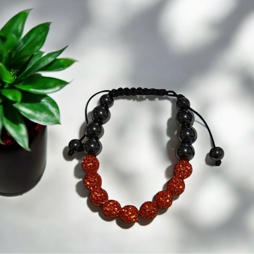 Free | 💎VINTAGE Handmade Black and Orange Beaded Bracelet